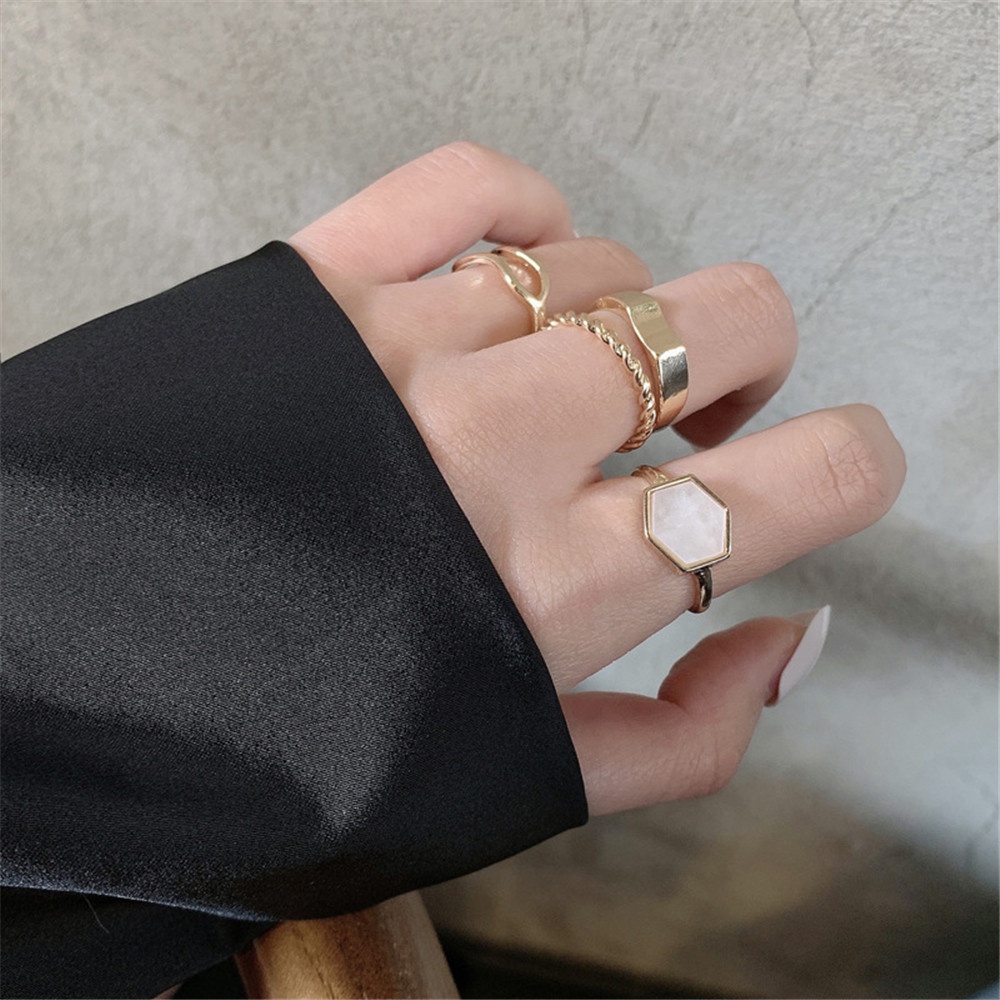 4 pcs Set INS Korea Sederhana Cincin Emas Empat potong untuk Wanita