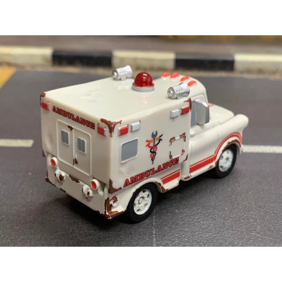 Tomica Disney Pixar Cars C32 Mater Ambulance Rescue Go Go