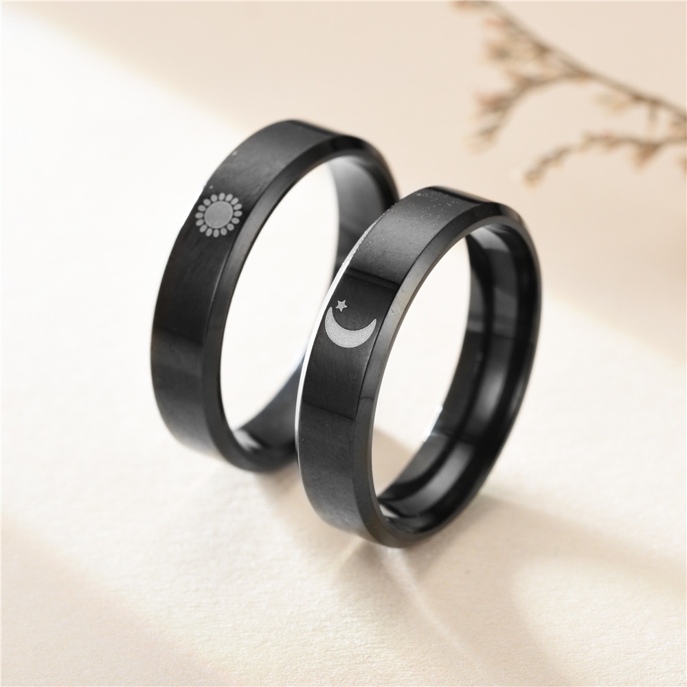 Cincin Desain Bulan Matahari Bahan Stainless Steel Warna Hitam Untuk Pasangan