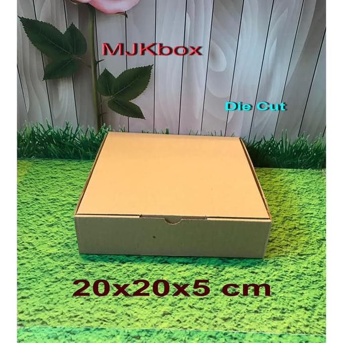 

Kotak kardus karton Uk. 20x20x5 cm............Die Cut Kode 1279