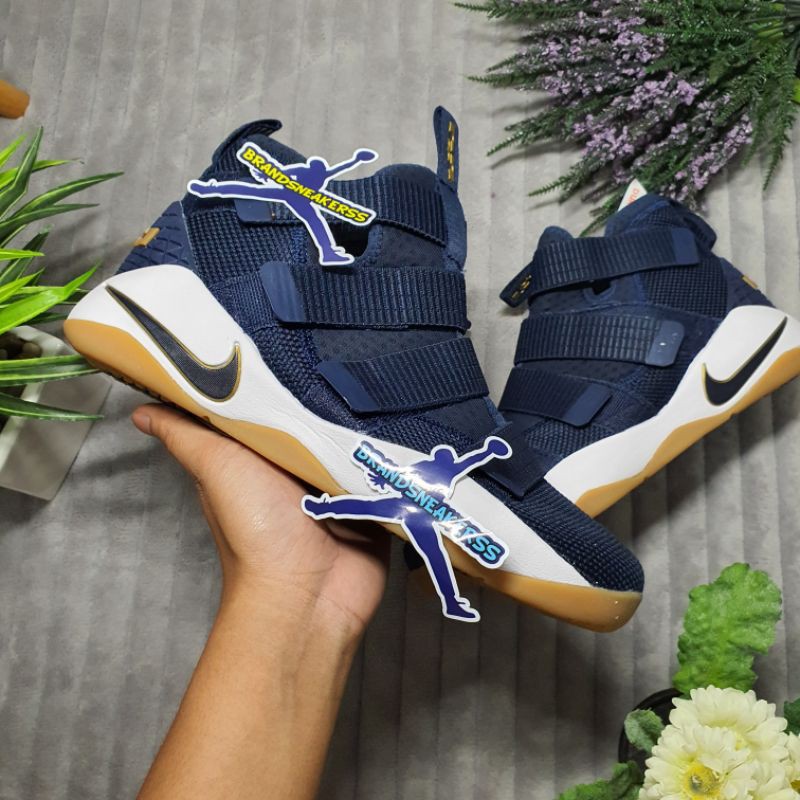 sepatu basket nike lebron