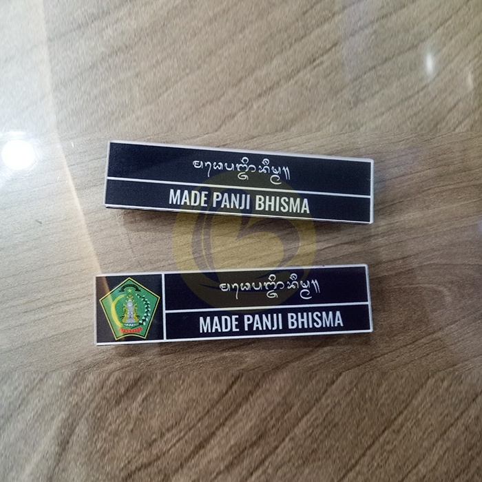 

Nametag Aksara Bali Akrilik dengan pengait Magnet (Gratis Desain)