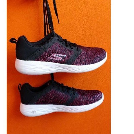 skechers go run 600