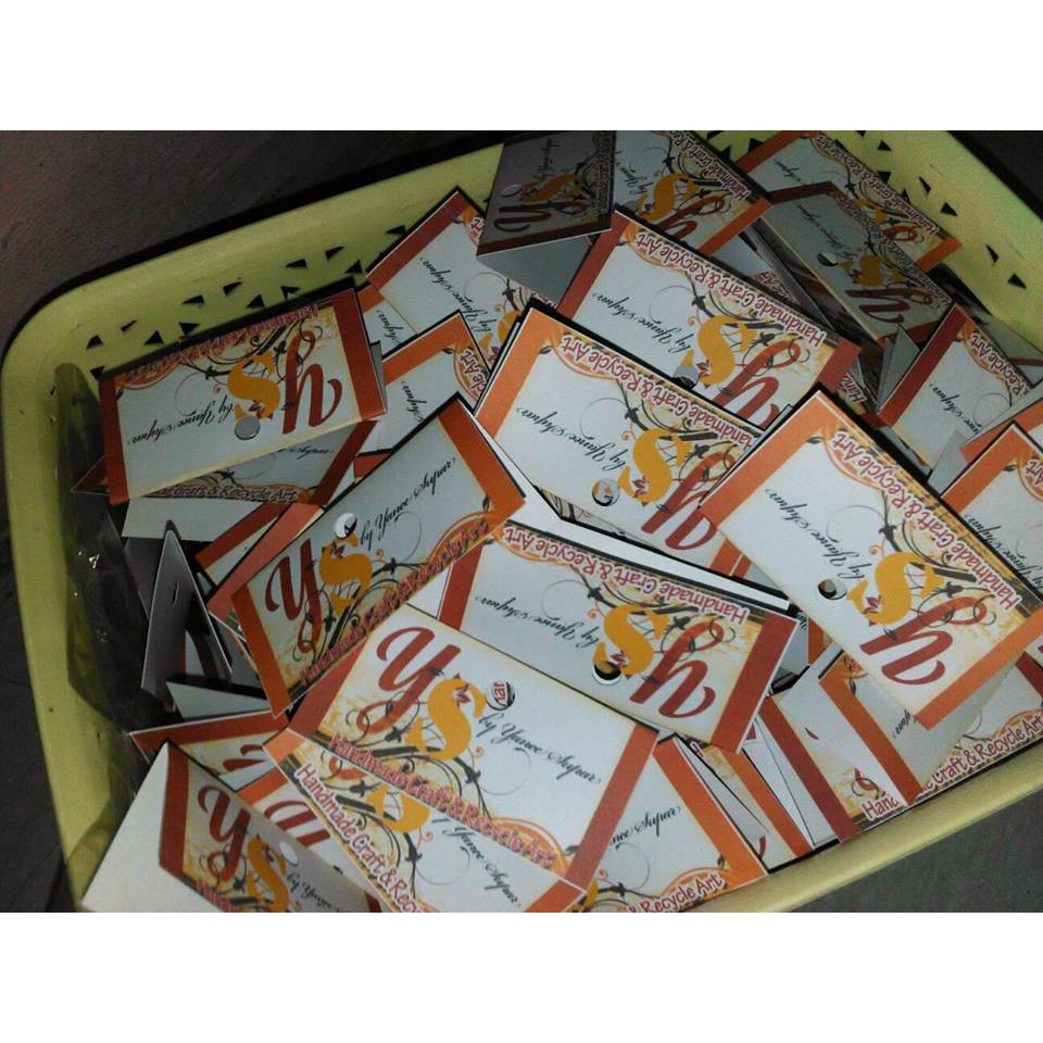 

Hangtag lipat uk.6*8cm (sdh lipat 3x8cm) bisa cetak dengan logo sendiri
