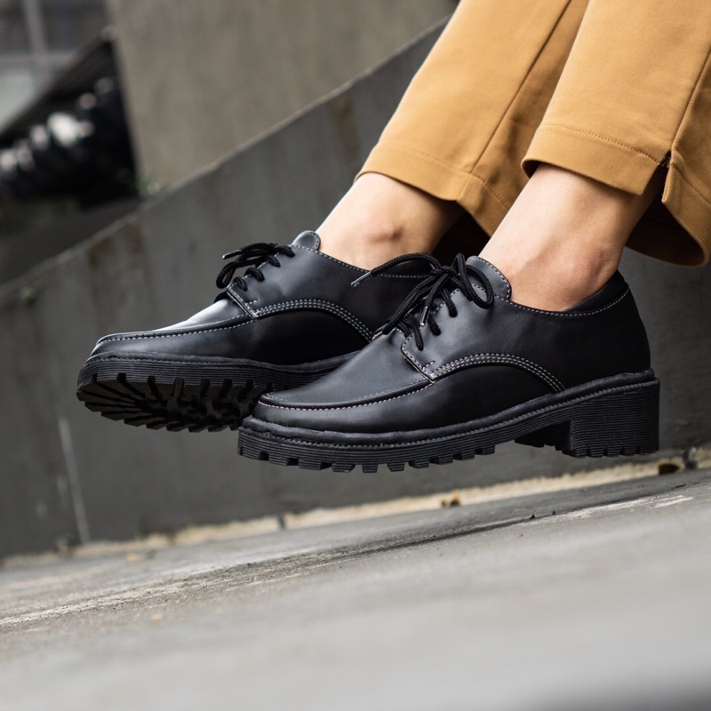 Sepatu Wanita Sneakers / Sepatu Oxford Wanita /  Platform Shoes / Platform Sneakers Hitam / Sepatu Hitam Flat Wanita TINOCHI Prilly