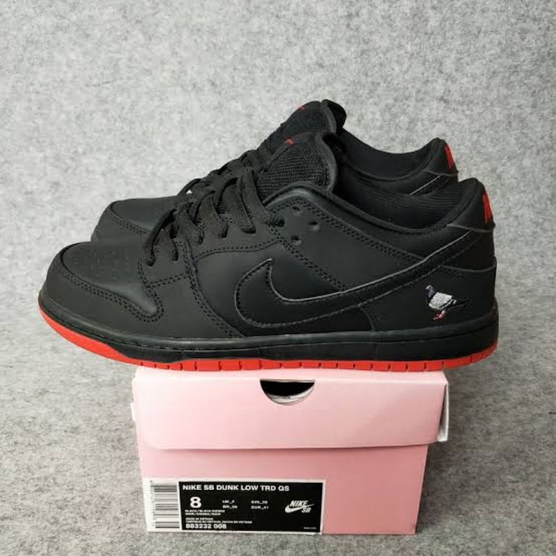 Sepatu Nike SB dunk low black pigeon