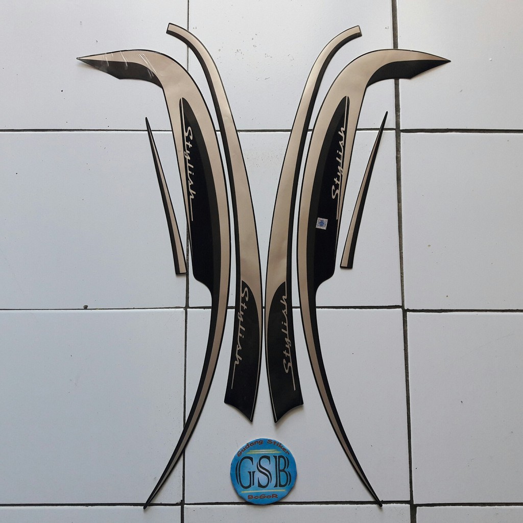 Striping Motor scoopy stylish 2014 hitam-gold