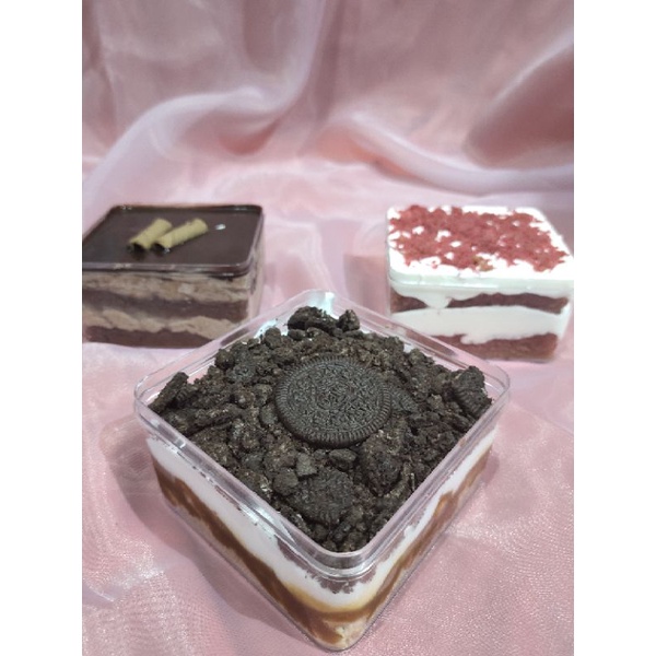 

Dessert Box Triple Choco, Banoffee, Red Velvet