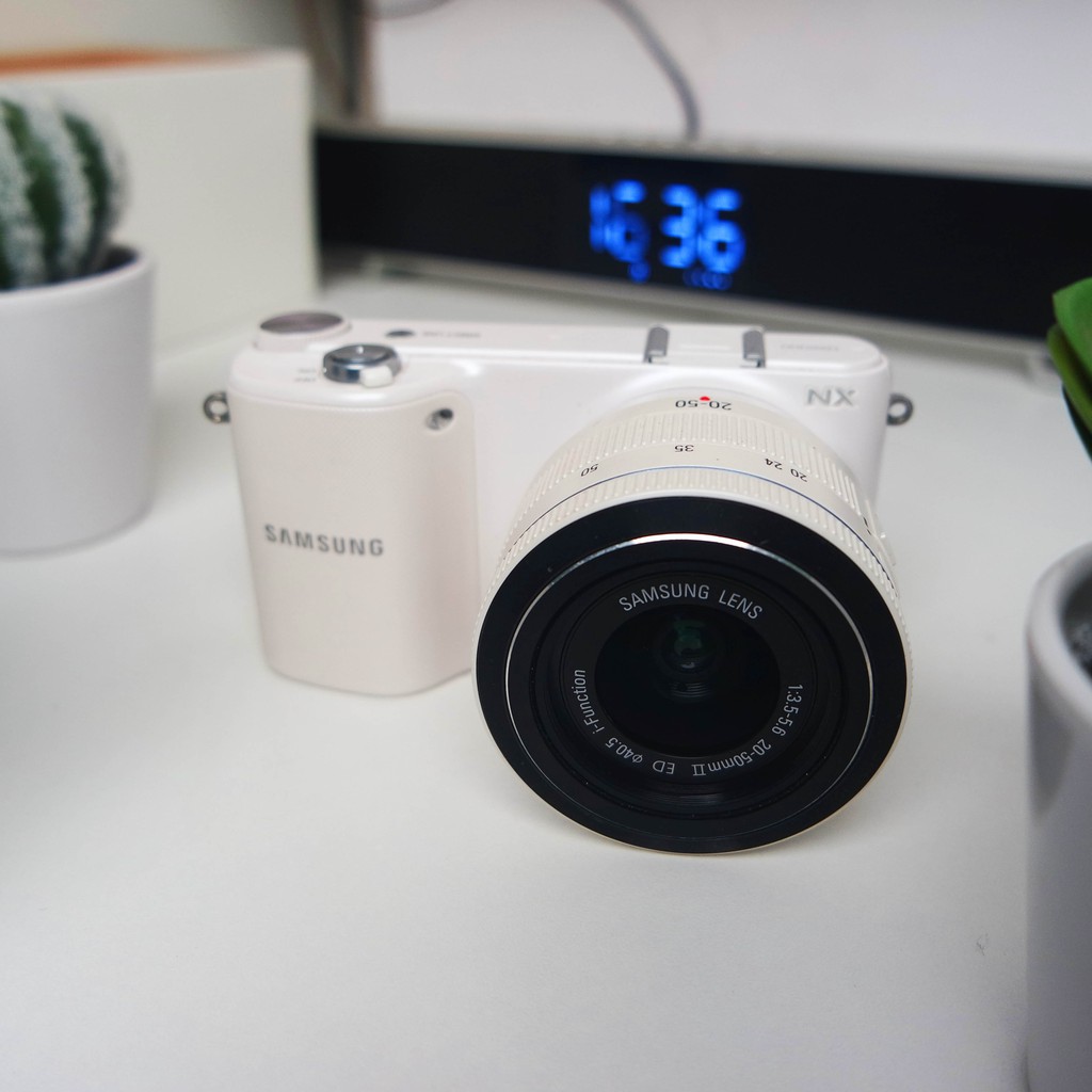 Kamera Mirrorless Samsung nx2000