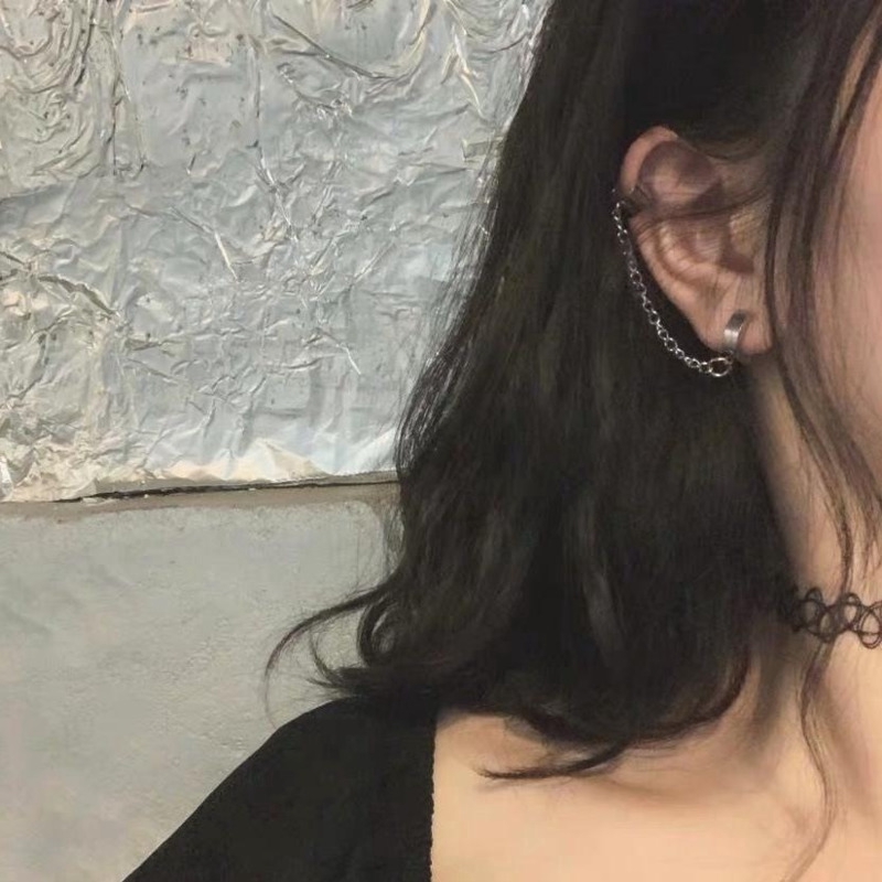 Anting Tusuk Model Klip Rantai Bahan Titanium Steel Gaya Korea untuk Wanita