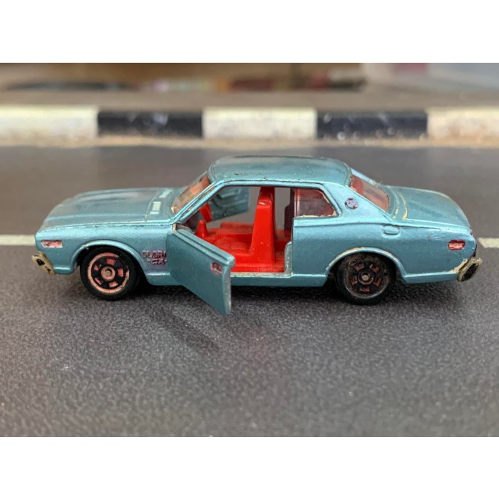 Vintage Tomica 85 Nissan Gloria 2000GX Made in Japan No Box