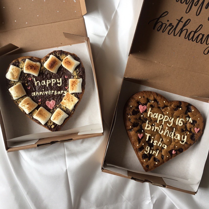 

heart shape cookie cakes @thecookieclub.id