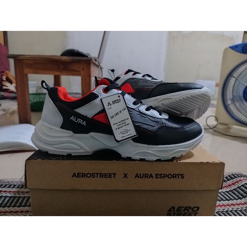 Aero Street X Aura Size 42 FREE KAOS KAKI VANS
