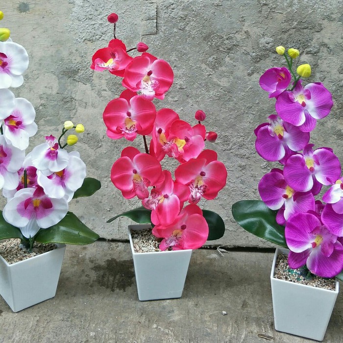 Set bunga plastik anggrek 1 dengan pot melamin putih hexagonal besar s