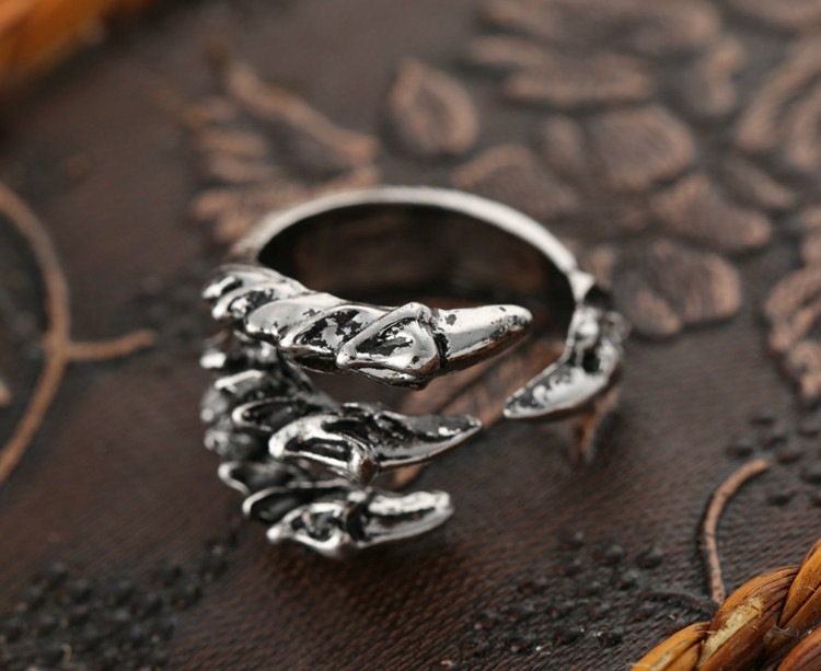 Cincin Model Terbuka Desain Cakar Naga Untuk Pelajar