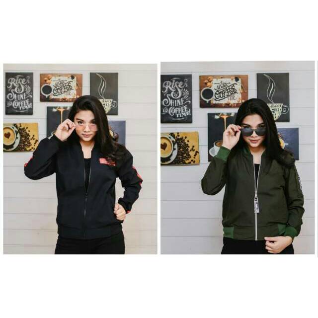 Classic jaket offwhite/jaket cewe murah/jaket offwhite basic/jaket kanvas murah/jaket kekinian