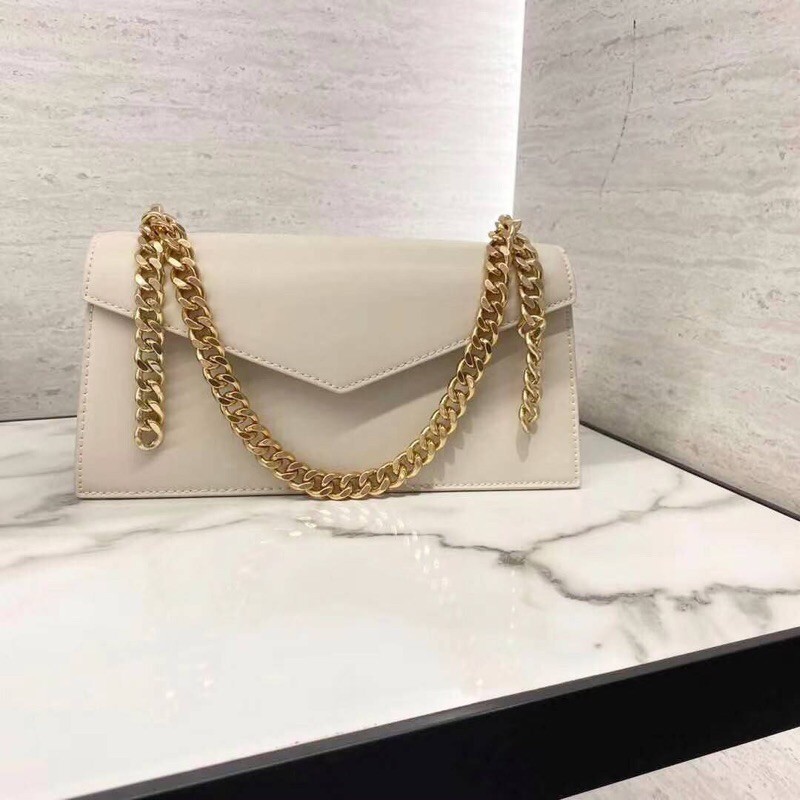 Charles & Keith C820