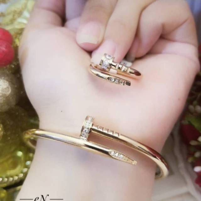 perhiasan titanium set