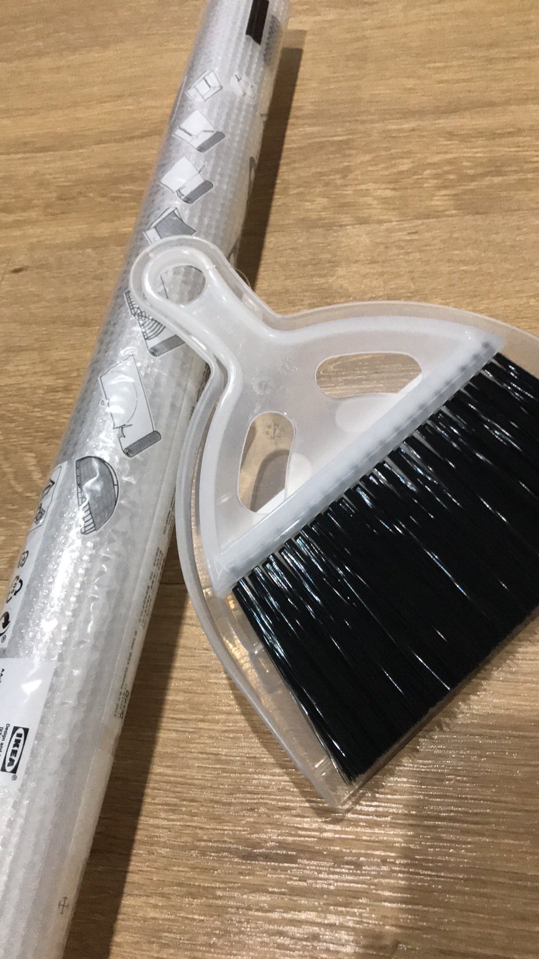 Laskis Set Sapu, Transparan