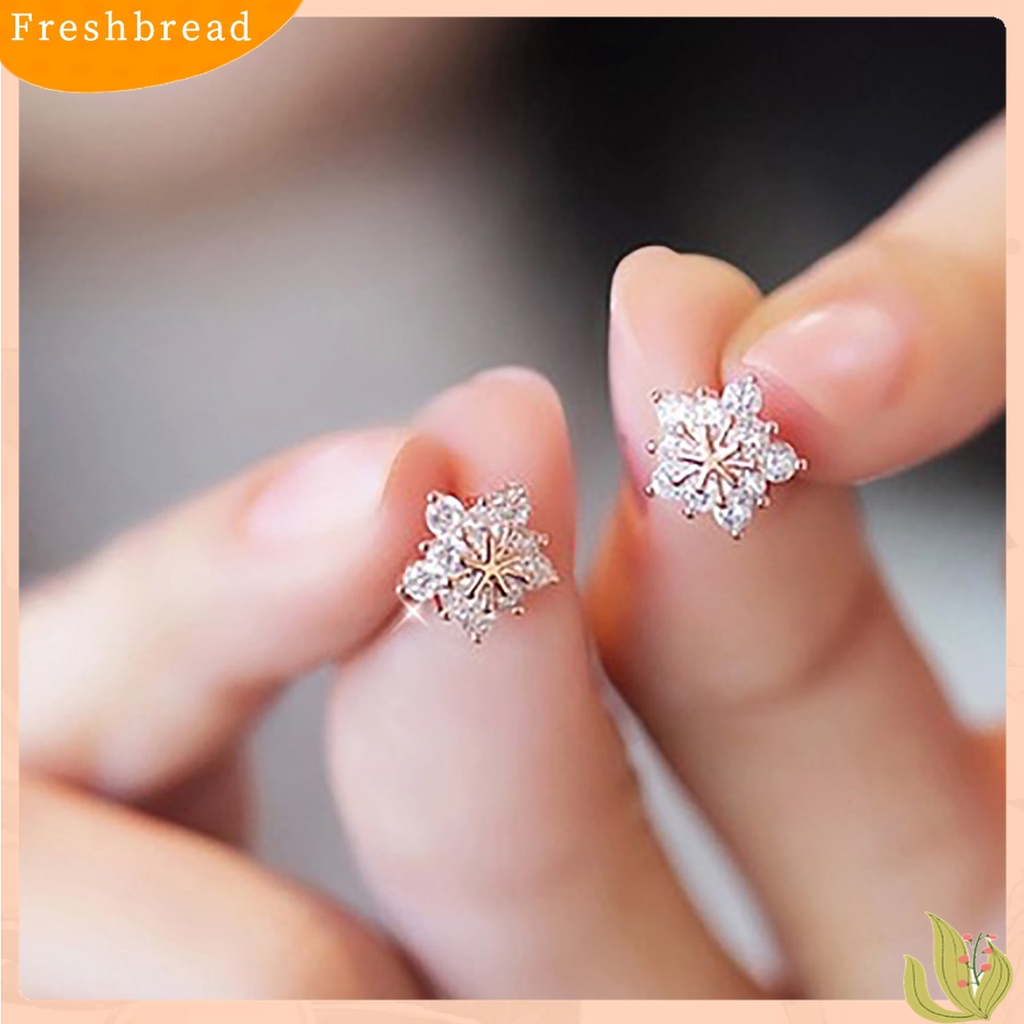 Terlaris Ear Studs Five-petal Flower Twinkling Alloy Earring Jewelry Accessory for Dating