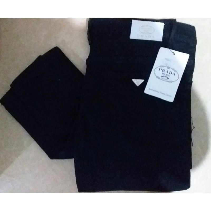 

Jeans Pensil Prada Hitam