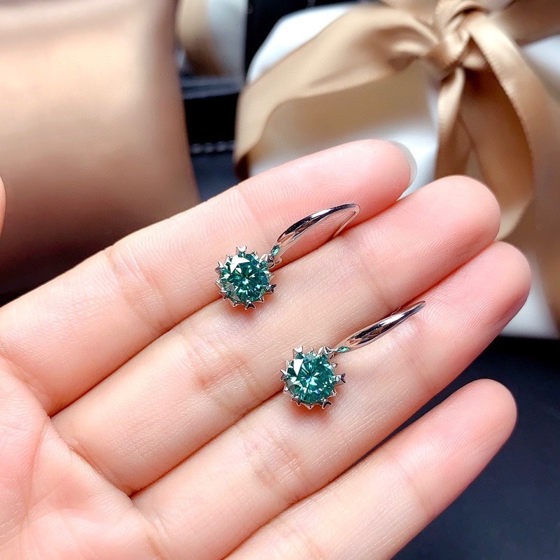 New Fashion Luxury Green Moissanite Sterling Silver Needle Stud Earrings