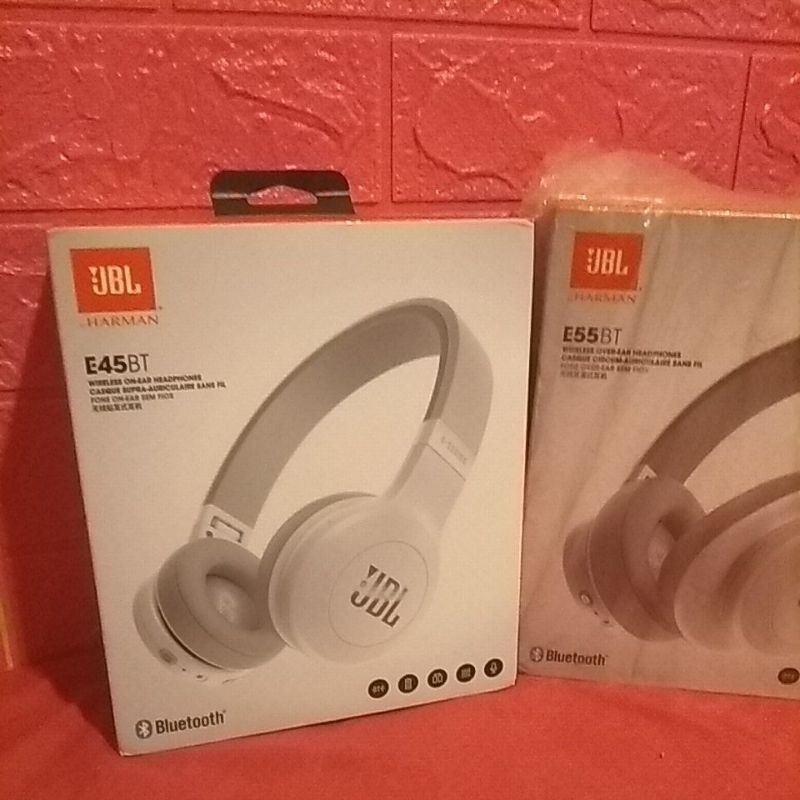 earphone JBL E45BT dan JBL E55BT
