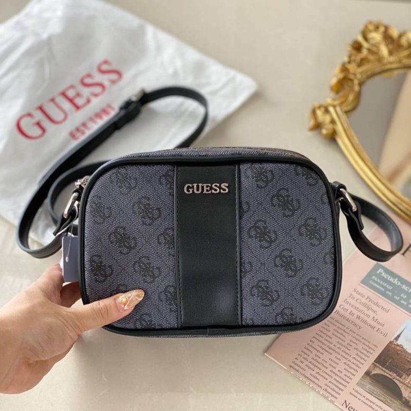 GUESSS cathleen crossbody bag