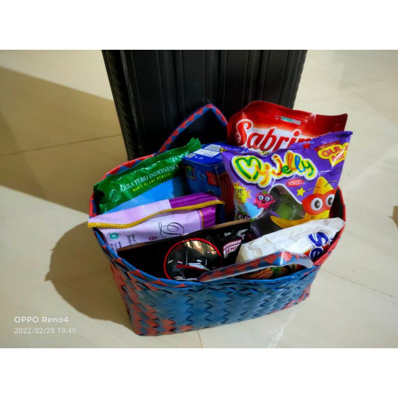 Tas anyaman untuk Hampers, hajatan syukuran atau ulah tahun nasi kotak bisa masuk