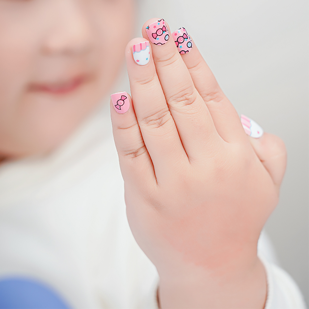 Mxbeauty 24pcs / Set Kuku Palsu Motif Kartun Bunga Untuk Nail Art / Manicure Anak