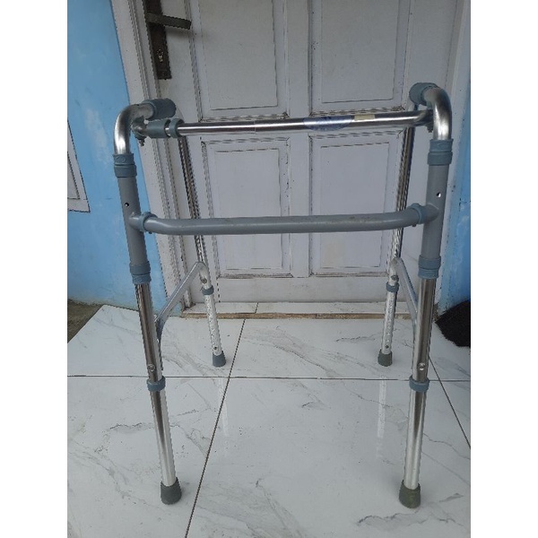 Alat Bantu Jalan Tongkat 4 kaki Second Berkualitas