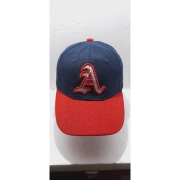 Topi bekas logo A