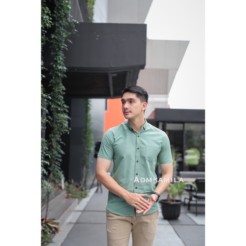 Kemeja pria polos slimfit kasual basic HeM lengan pendek hijau mint sage