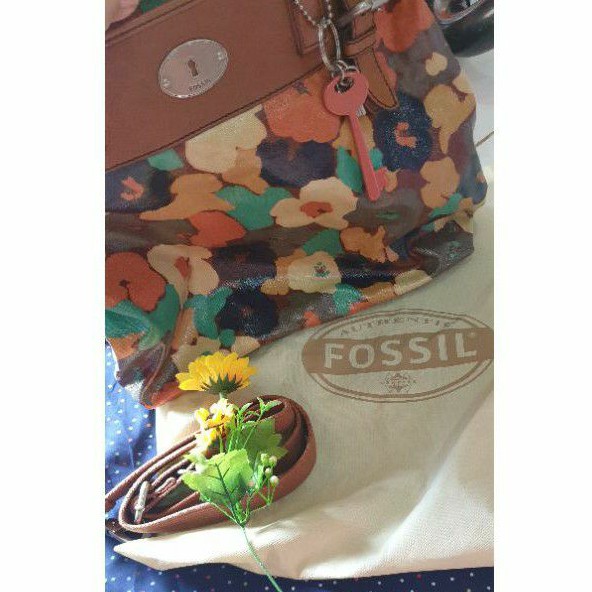 Preloved | Fossil |Tas Fossil Keyper| Shopper |