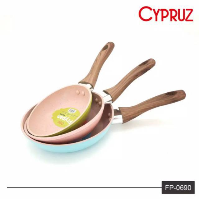 FP-0690 Fry Pan Mini Wooden Touch Handle 12 cm