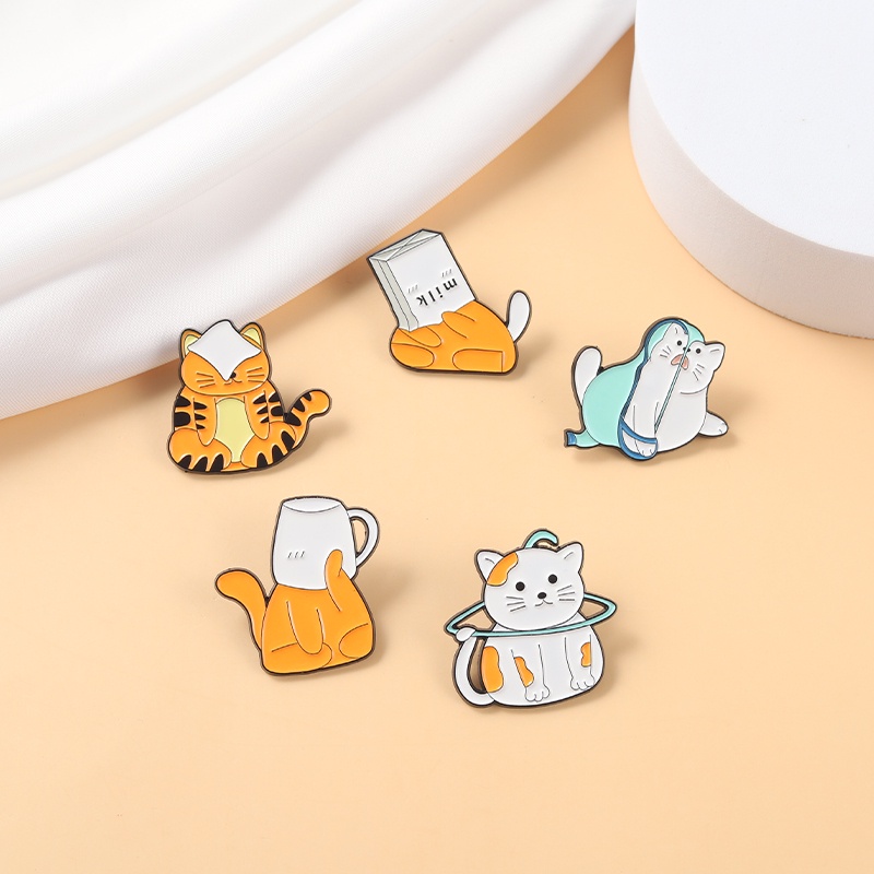 Cartoon White Cat Enamel Lapel Pin Animal Yellow Cat Badge Brooch Backpack Accessories Collection Gifts for Friends