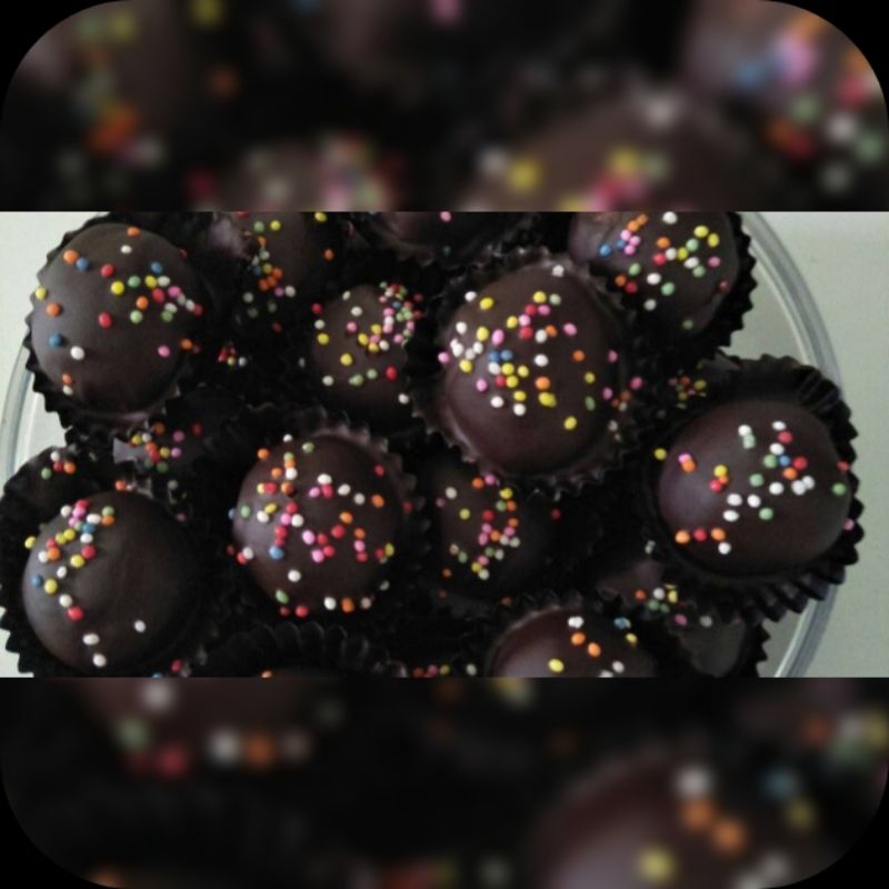 

Kue Kering bola coklat premium / chocoball cookies /kue bola bola /kue springkle