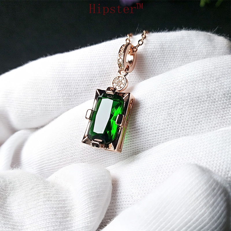 Popular Classic Trendy Light Luxury Emerald Square Full Diamond Pendant Necklace