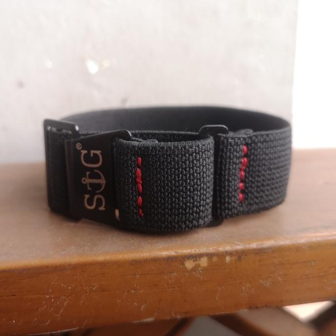 Strapguy Mn Style 22Mm Black & Red Accent (Black) Terbaru
