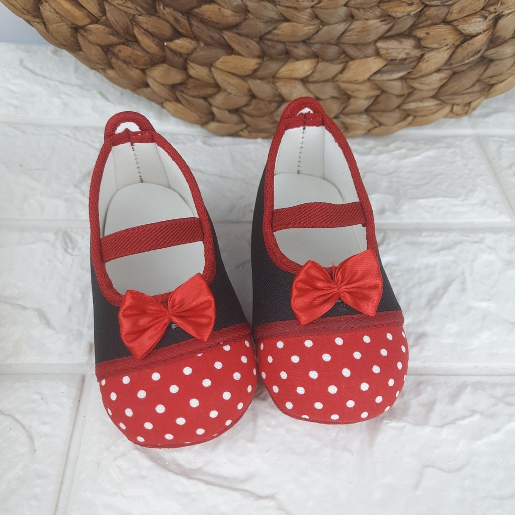 [TAMAN SEPATUKU] SEPATU TRENDY MURAH PREWALKER MOTIF MERAH HITAM PITA TENGAH ANAK PEREMPUAN 0-12 BULAN APX06