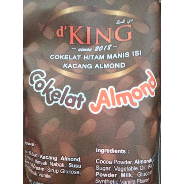 

coklat hitam manis isi kacang almond