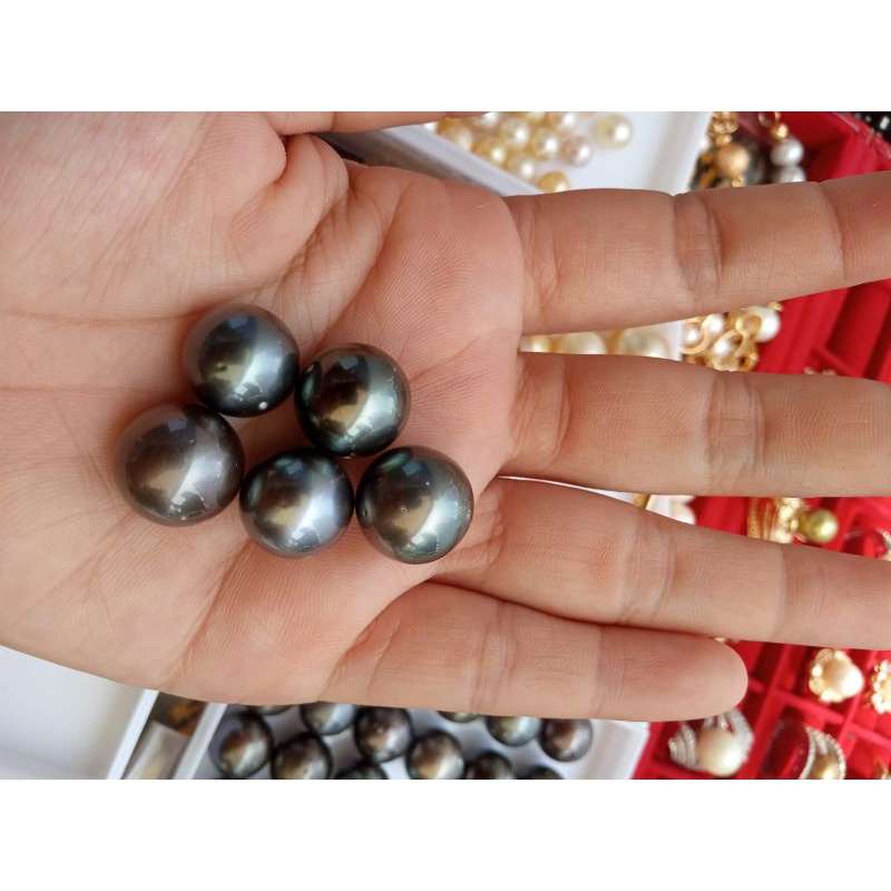 Mutiara Air Laut Hitam