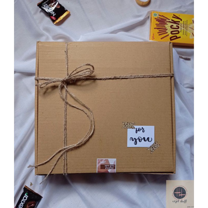 

HAMPERS SNACK BOX/ KADO ULTAH WISUDA/ GIFT BOX