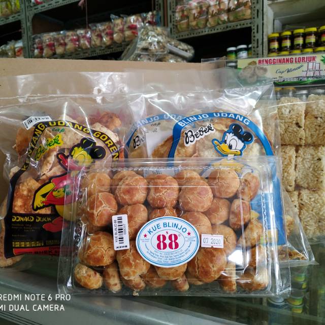 

KERIPIK KERUPUK CEMILAN JAJAN OLEH OLEH SURABAYA Paket snack Rp. 120.000