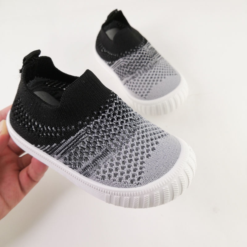 Sepatu anak Flat Model Slip-On dengan Bahan Breathable dan Hiasan Gambar Flyknit