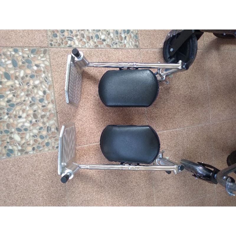 kaki kursi roda selonjoran