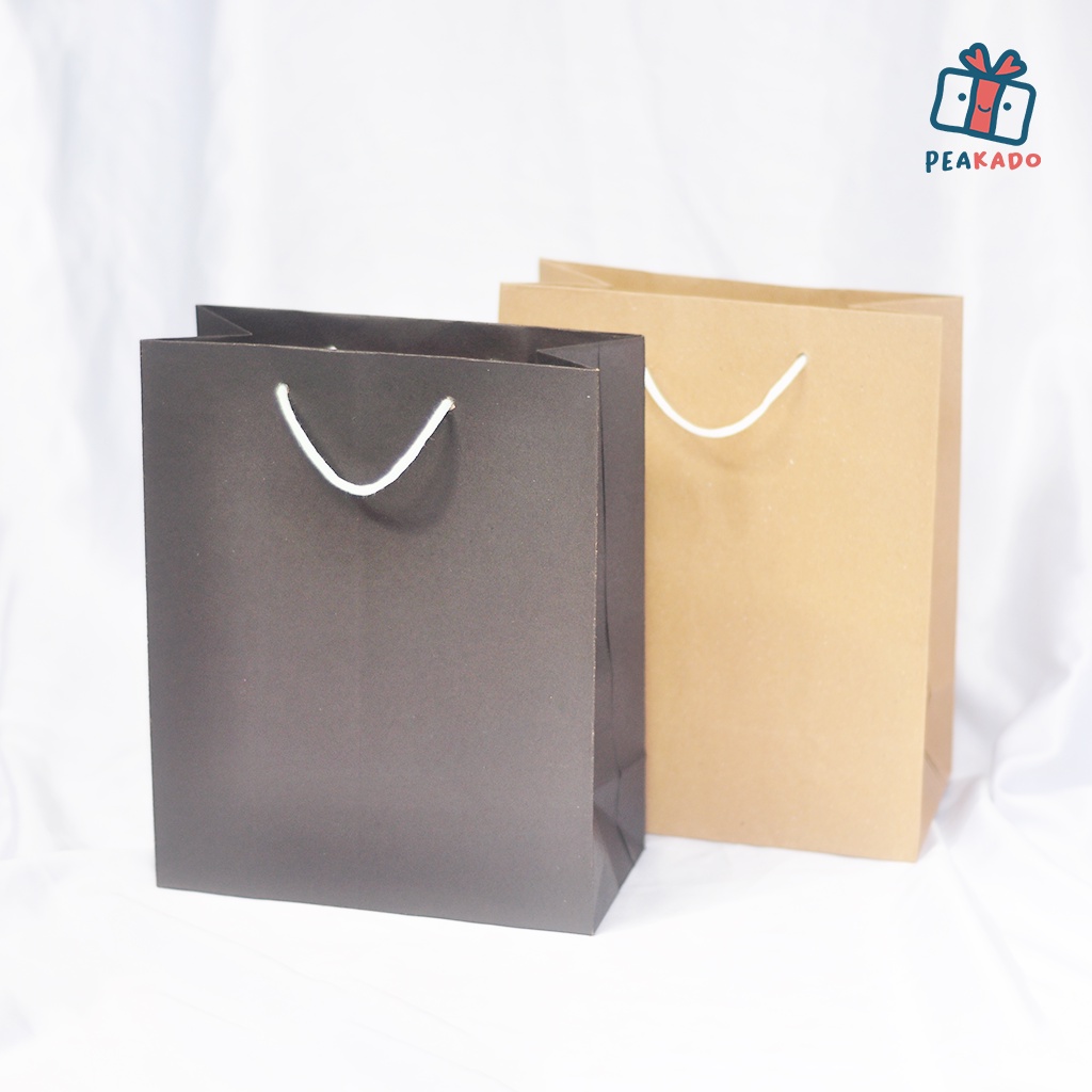 Paper Bag Hitam Polos Tas Kertas Souvenir Kraft Tebal Bungkus Kado Ukuran Sedang 20x25x9