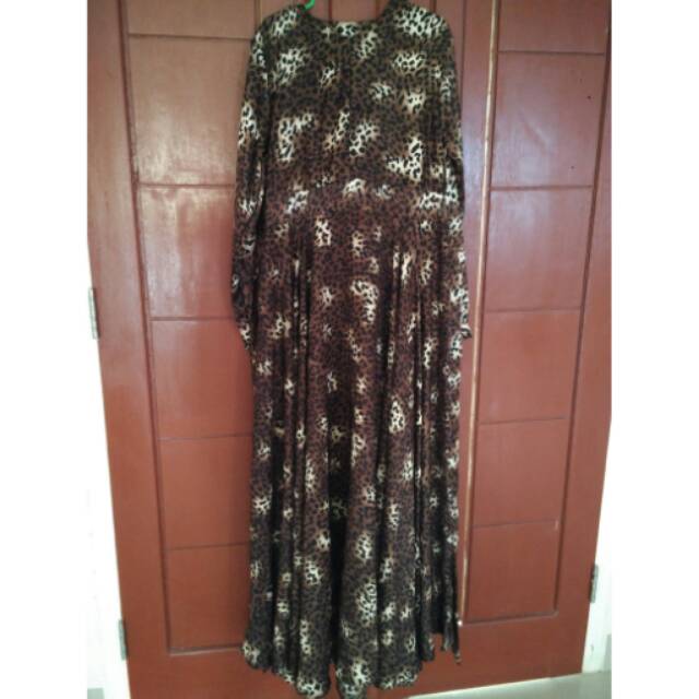 Gamis. PB: 145cm. LD: 100cm. Lebar bawah: 4m