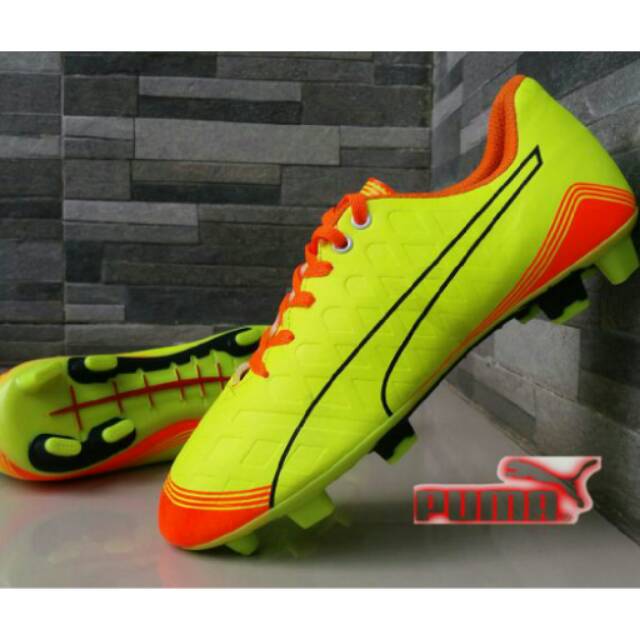 SEPATU PRIA OLAHRAGA BOLA PUMA INVICTO SOCCER