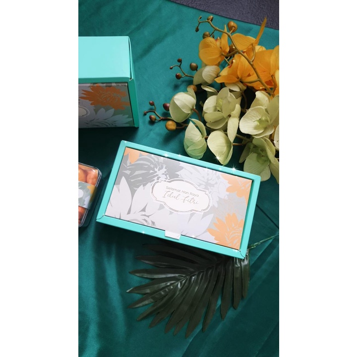 

BOX PREMIUM LEBARAN HAMPERS IDUL FITRI DESIGN FLORAL